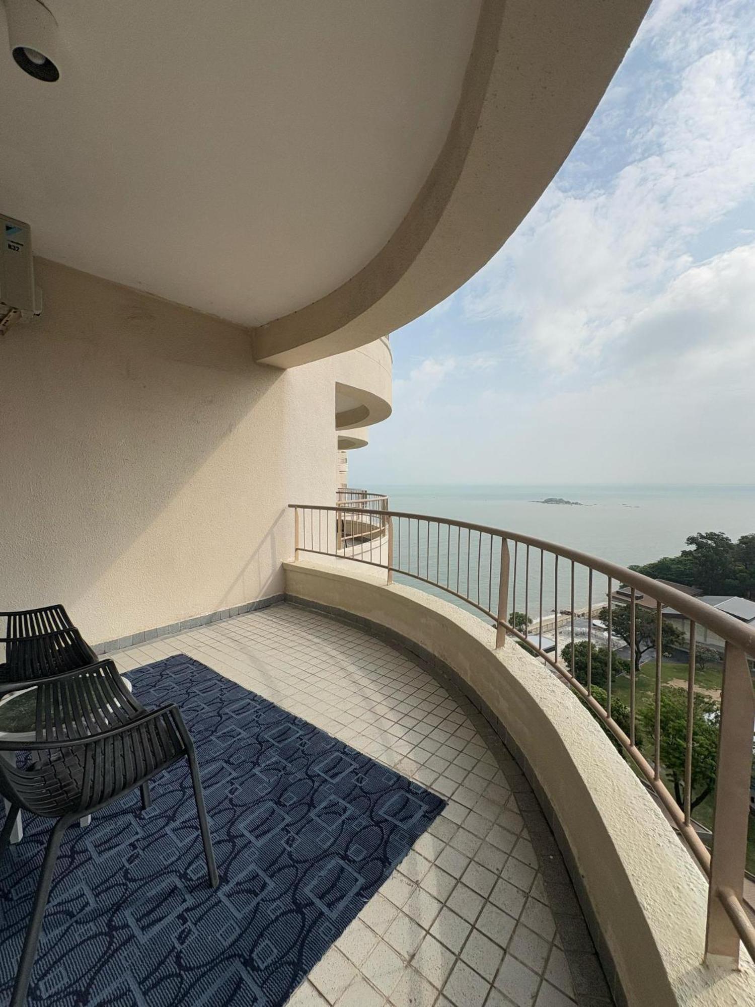 17 Jazz Sweet Beachfront Resort Tanjung Bungah  Dış mekan fotoğraf